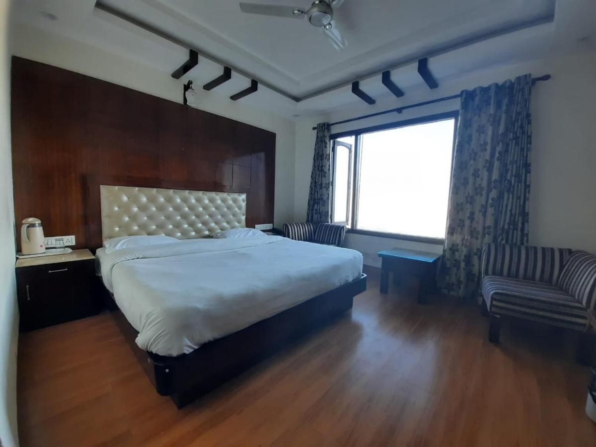 Hotel Basera ムスーリー エクステリア 写真