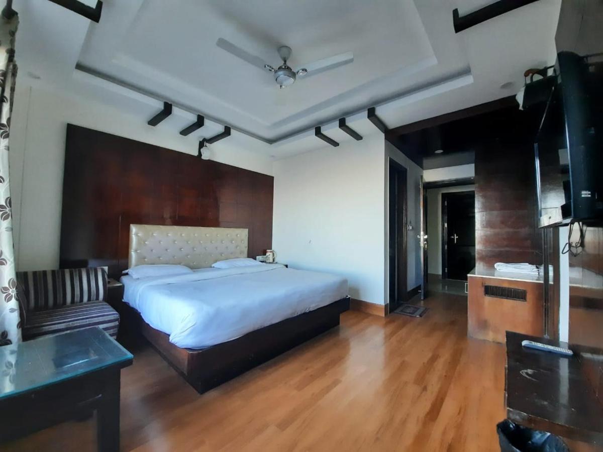 Hotel Basera ムスーリー エクステリア 写真